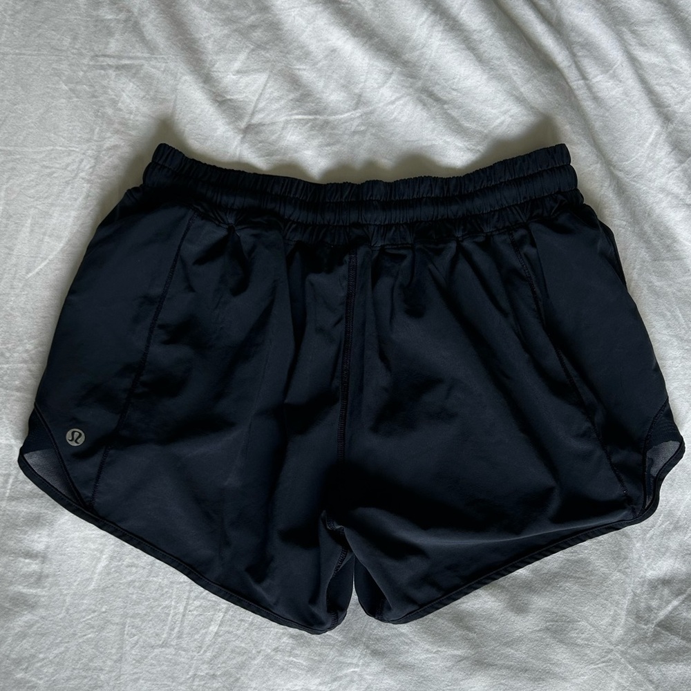 Lululemon Hotty Hot Low-Rise Lined Short 4”- size 8